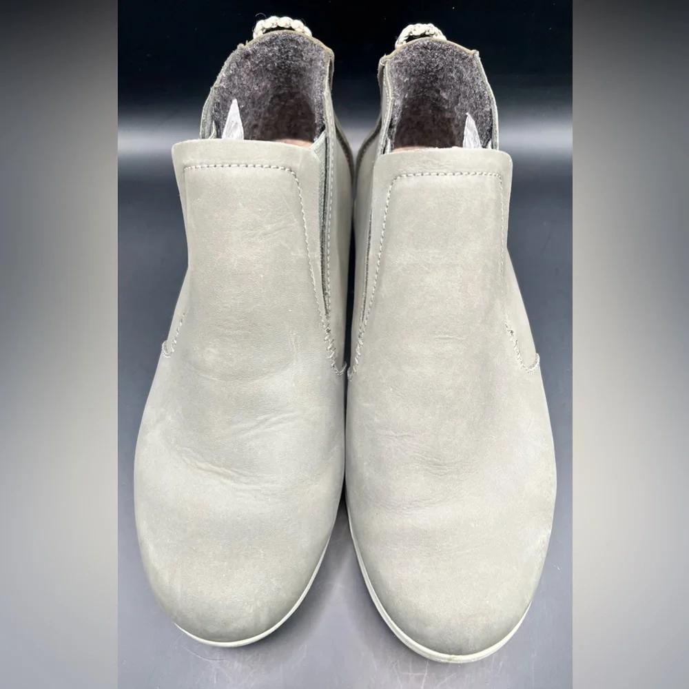 OluKai sleek gray